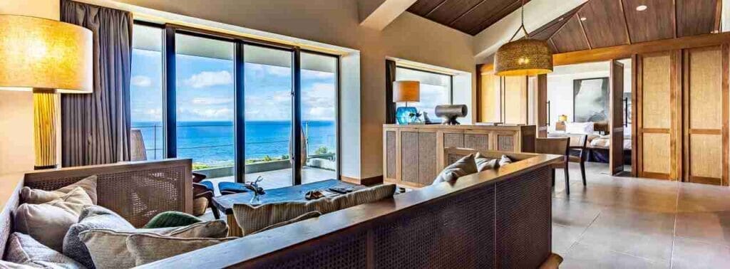 One Suite THE GRAND（ワンスイート　ザ・グランド）-沖縄-室内からのオシャンビュー｜一度は泊まりたい 日本の高級旅館・ブティックホテル（Best Boutique Stays Japan）