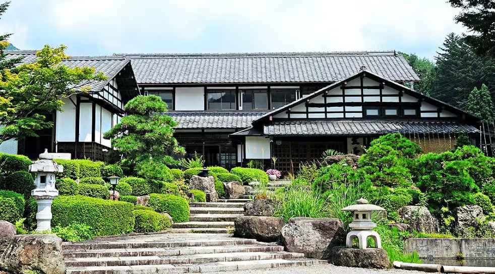 わらしの宿 生寿苑-正面の外観｜一度は泊まりたい 日本の高級旅館・ブティックホテル（Best Boutique Stays Japan）