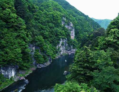鬼怒川金谷ホテル-鬼怒川渓谷の風景｜一度は泊まりたい 日本の高級旅館・ブティックホテル（Best Boutique Stays Japan）
