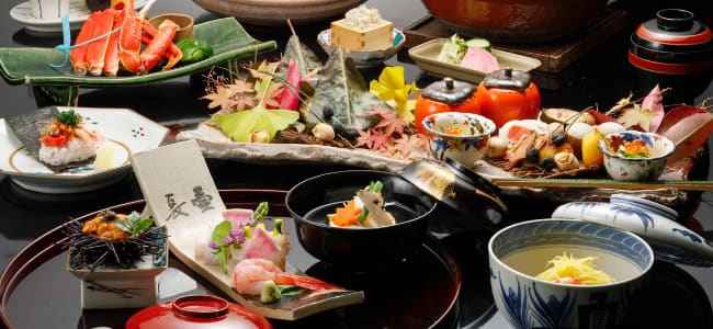 金沢犀川温泉 川端の湯宿 滝亭-夕食｜一度は泊まりたい 日本の高級旅館・ブティックホテル（Best Boutique Stays Japan）
